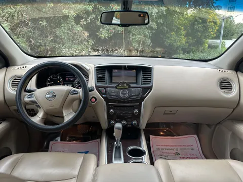 Discover undefined undefined Exterior Interior Images.Find all aspects and details of cars.