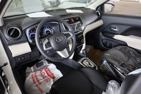 Discover undefined undefined Exterior Interior Images.Find all aspects and details of cars.