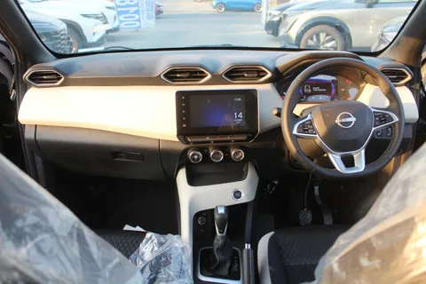 Discover undefined undefined Exterior Interior Images.Find all aspects and details of cars.