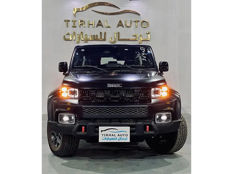 استكشف undefined undefined الصور الخارجية والداخلية. اكتشف جميع جوانب وتفاصيل السيارات.