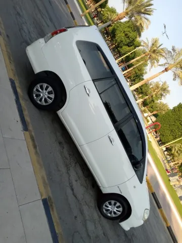 استكشف undefined undefined الصور الخارجية والداخلية. اكتشف جميع جوانب وتفاصيل السيارات.