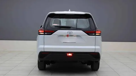 Discover undefined undefined Exterior Interior Images.Find all aspects and details of cars.