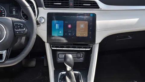 New MG ZS 1.5L LUX 2025