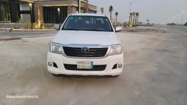 toyota toyota-hilux image Toyota Hilux 2014