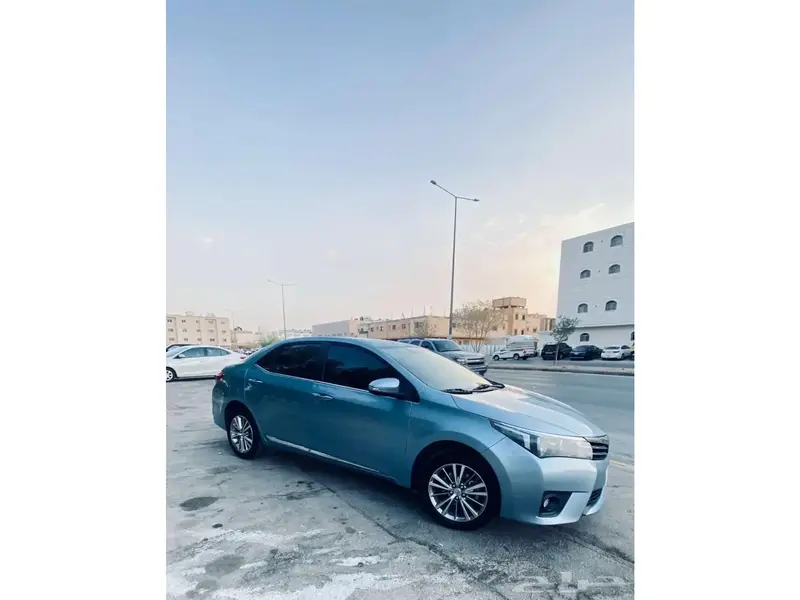 استكشف undefined undefined الصور الخارجية والداخلية. اكتشف جميع جوانب وتفاصيل السيارات.