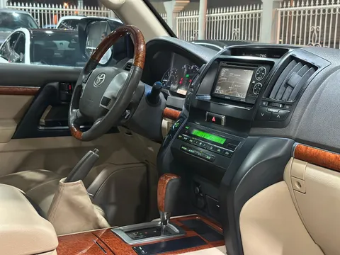 Toyota Land Cruiser 5.7 GXR 2013