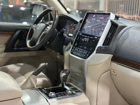 Discover undefined undefined Exterior Interior Images.Find all aspects and details of cars.