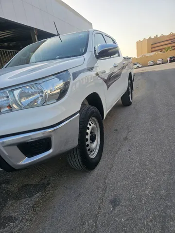 استكشف undefined undefined الصور الخارجية والداخلية. اكتشف جميع جوانب وتفاصيل السيارات.