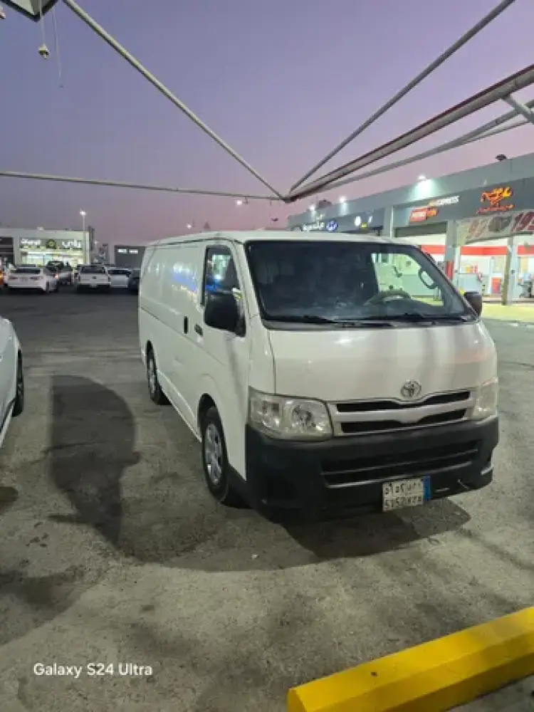 toyota hiace image Toyota Hiace 2013
