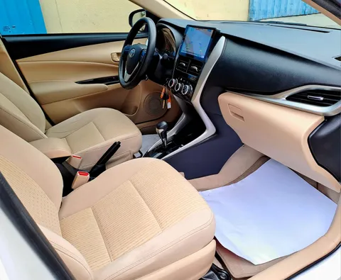 Toyota Yaris Sedan 1.5L SE 2020