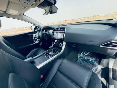 Jaguar XE 2.0T HSE (250 PS) 2020