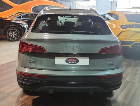 Discover undefined undefined Exterior Interior Images.Find all aspects and details of cars.