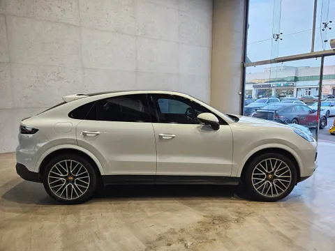 Discover undefined undefined Exterior Interior Images.Find all aspects and details of cars.