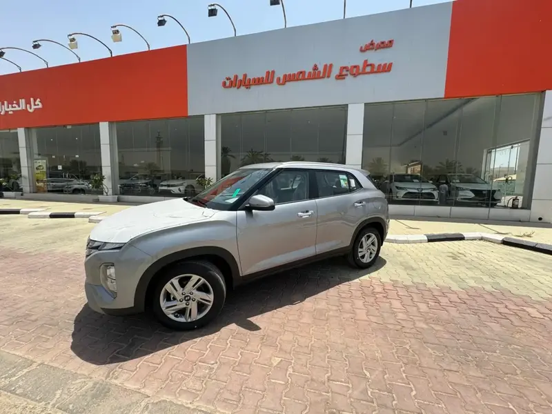 استكشف undefined undefined الصور الخارجية والداخلية. اكتشف جميع جوانب وتفاصيل السيارات.