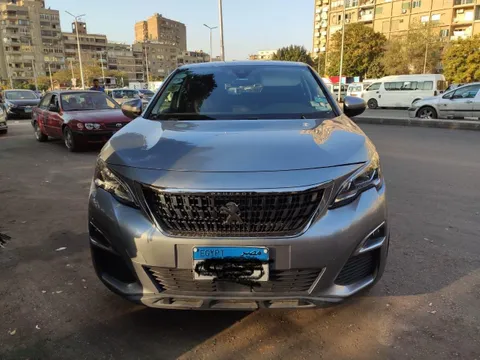 استكشف undefined undefined الصور الخارجية والداخلية. اكتشف جميع جوانب وتفاصيل السيارات.
