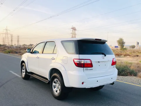 Toyota Fortuner 2.7L (4X4) 2010