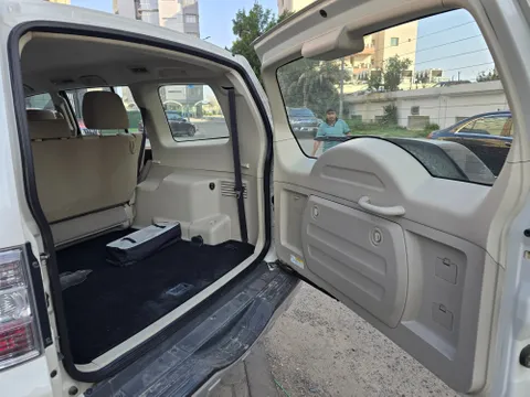 Discover undefined undefined Exterior Interior Images.Find all aspects and details of cars.