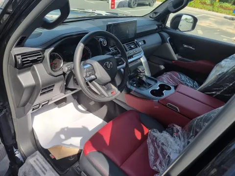 Discover undefined undefined Exterior Interior Images.Find all aspects and details of cars.