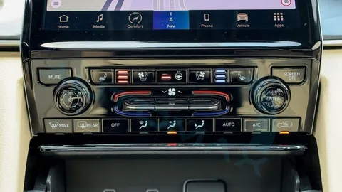 Discover undefined undefined Exterior Interior Images.Find all aspects and details of cars.