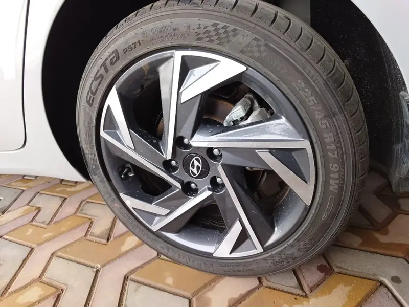 Hyundai Elantra 2025