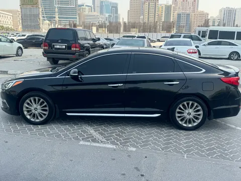 استكشف undefined undefined الصور الخارجية والداخلية. اكتشف جميع جوانب وتفاصيل السيارات.