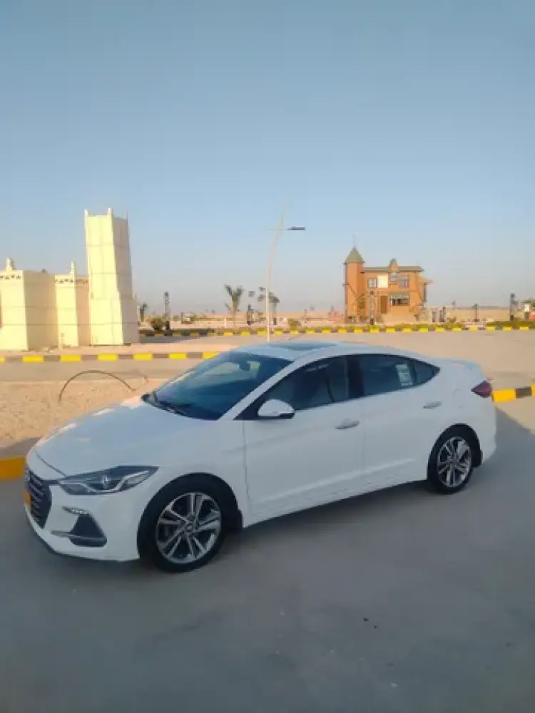 hyundai hyundai-elantra image Hyundai Elantra 2.0L Top 2017