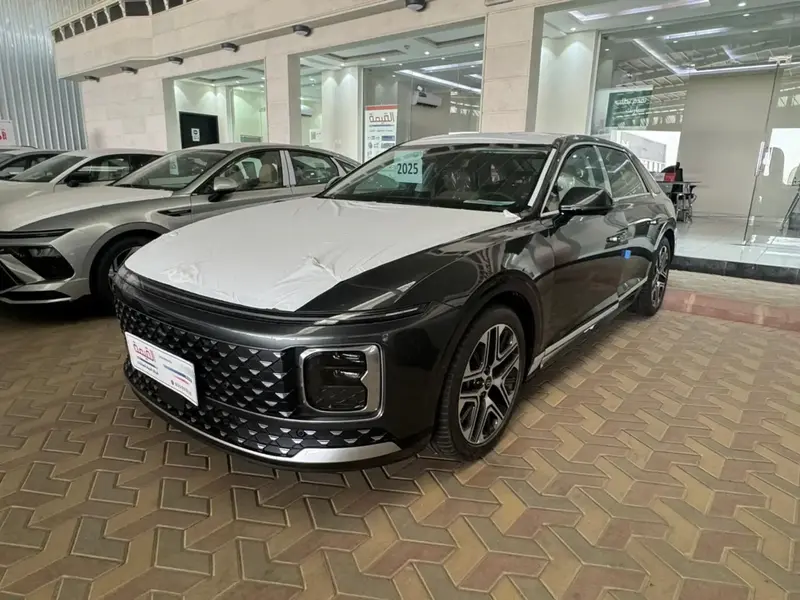 Discover undefined undefined Exterior Interior Images.Find all aspects and details of cars.