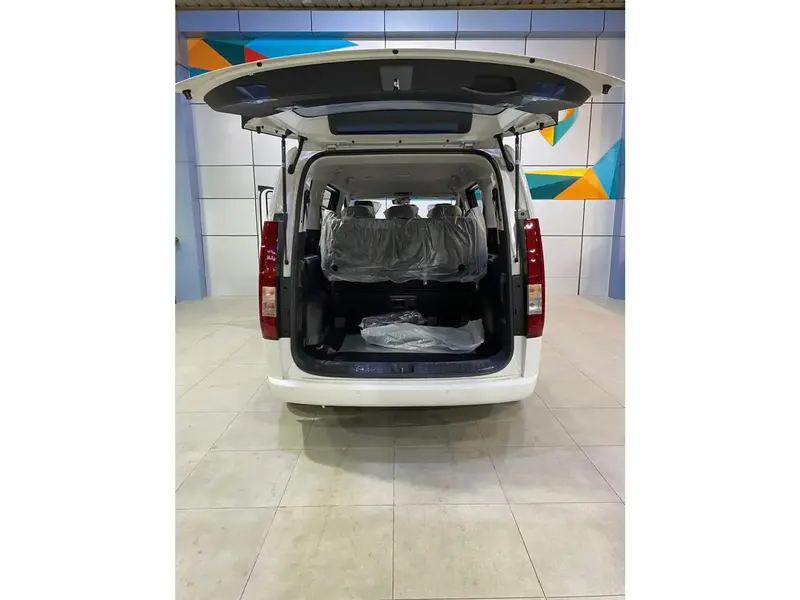 Hyundai Staria 2025