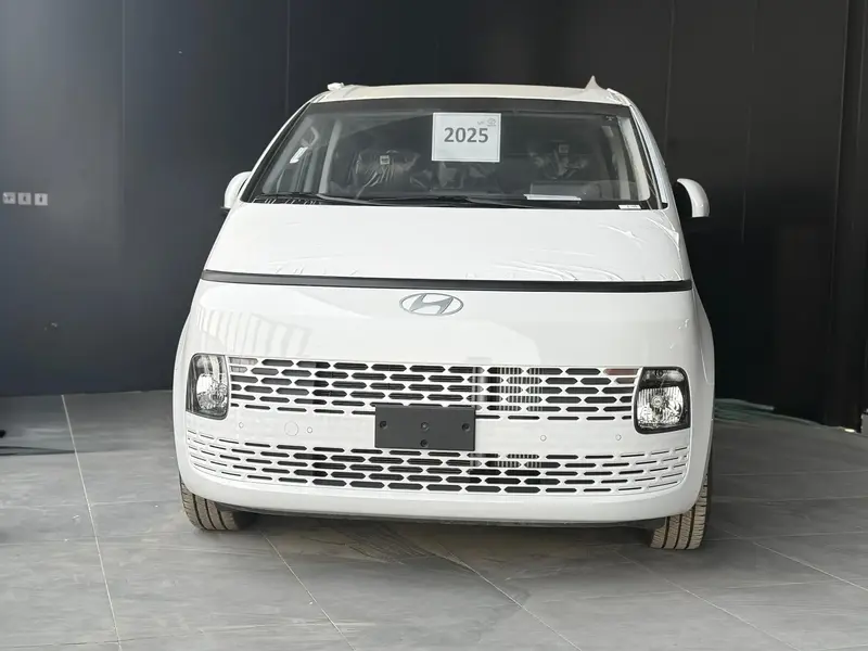 Discover undefined undefined Exterior Interior Images.Find all aspects and details of cars.