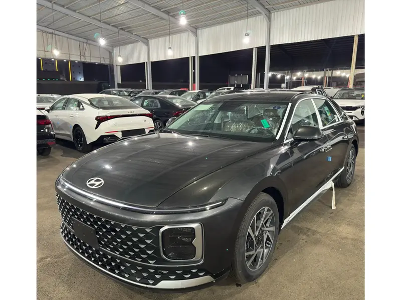 Discover undefined undefined Exterior Interior Images.Find all aspects and details of cars.