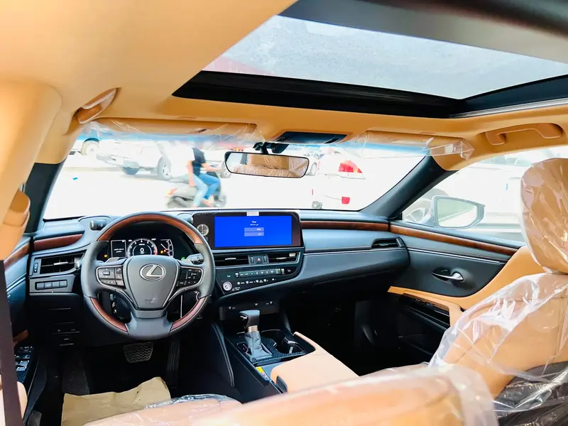 Discover undefined undefined Exterior Interior Images.Find all aspects and details of cars.