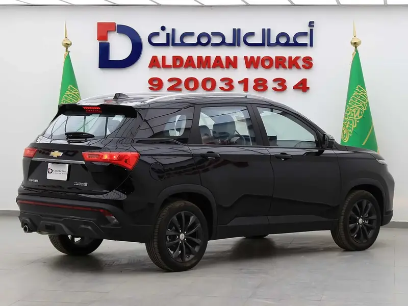 استكشف undefined undefined الصور الخارجية والداخلية. اكتشف جميع جوانب وتفاصيل السيارات.
