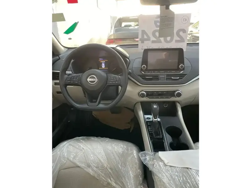 استكشف undefined undefined الصور الخارجية والداخلية. اكتشف جميع جوانب وتفاصيل السيارات.