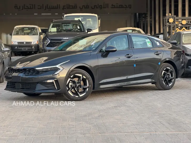 Discover undefined undefined Exterior Interior Images.Find all aspects and details of cars.