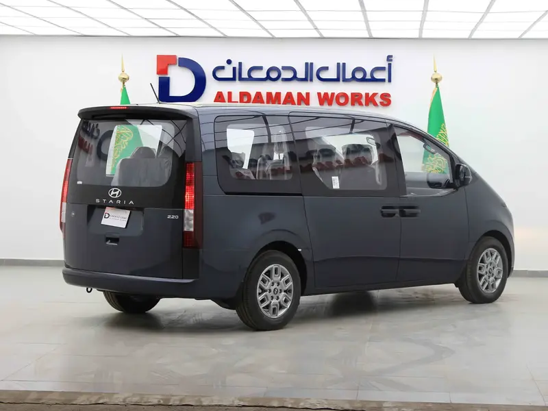 استكشف undefined undefined الصور الخارجية والداخلية. اكتشف جميع جوانب وتفاصيل السيارات.
