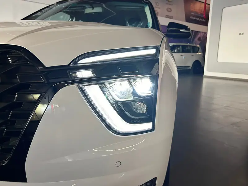 Discover undefined undefined Exterior Interior Images.Find all aspects and details of cars.