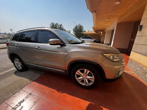 Discover undefined undefined Exterior Interior Images.Find all aspects and details of cars.