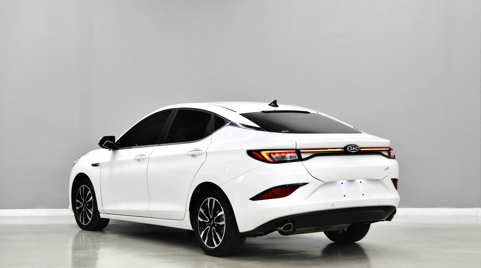 Discover undefined undefined Exterior Interior Images.Find all aspects and details of cars.