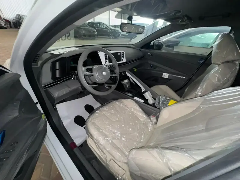 Hyundai Elantra 2025