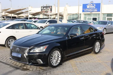 Discover undefined undefined Exterior Interior Images.Find all aspects and details of cars.
