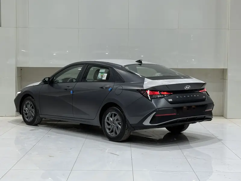 Hyundai Elantra 2025