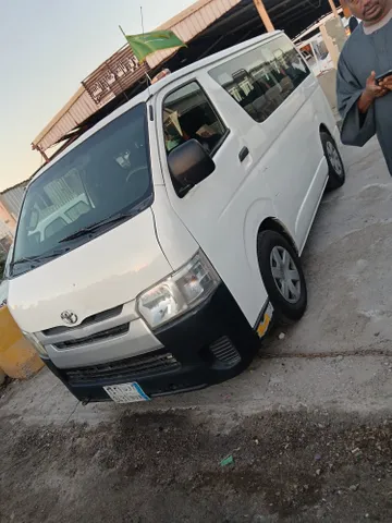 استكشف undefined undefined الصور الخارجية والداخلية. اكتشف جميع جوانب وتفاصيل السيارات.