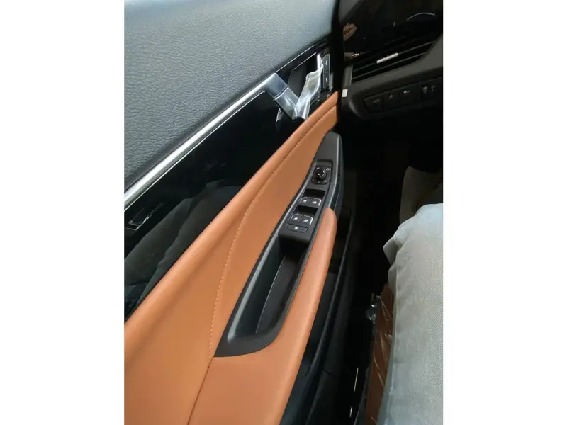 Discover undefined undefined Exterior Interior Images.Find all aspects and details of cars.
