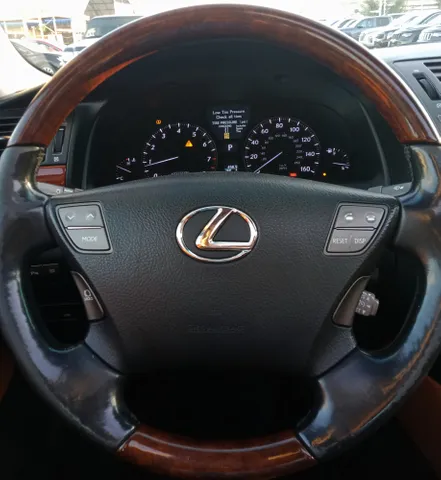 Lexus LS 460 4 door 4.6L SWB 2010