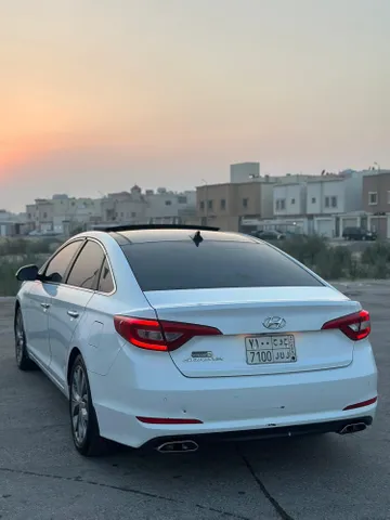 استكشف undefined undefined الصور الخارجية والداخلية. اكتشف جميع جوانب وتفاصيل السيارات.