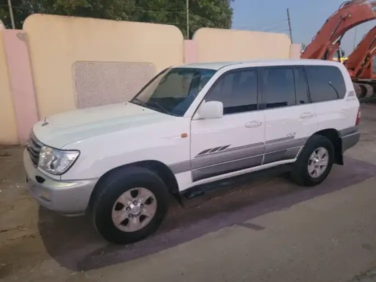 toyota toyota-land-cruiser image Toyota Land Cruiser 2006