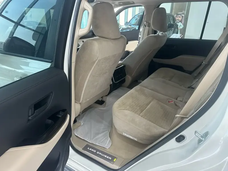 Toyota Land Cruiser Wagon 2023