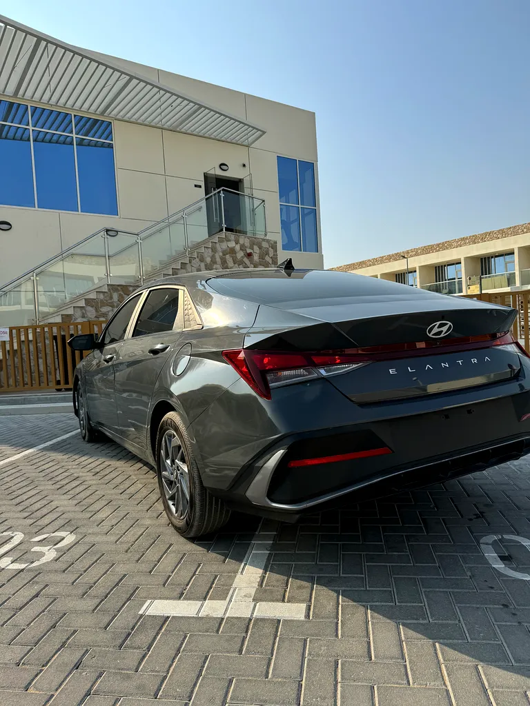 Hyundai Elantra 2024