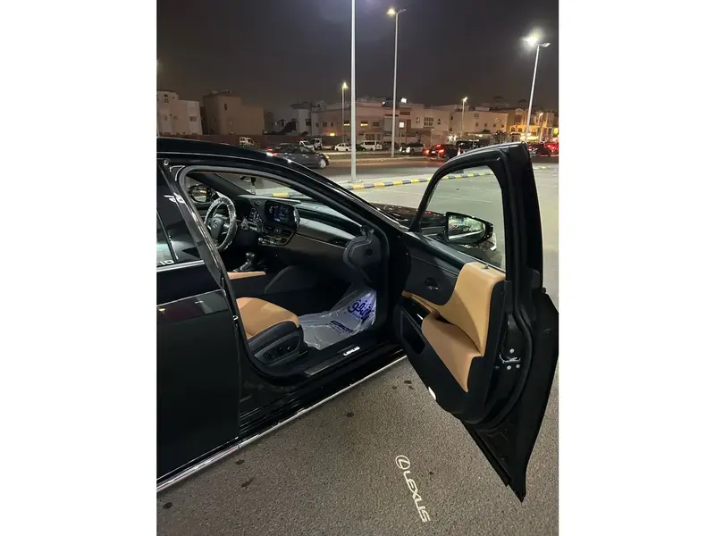 Lexus ES 2024