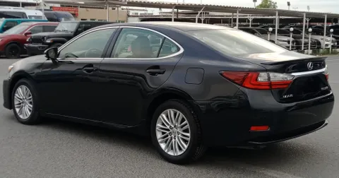 Lexus ES 350 4 door 3.5L 2017